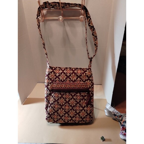 Vera Bradley medallion crossbody retired - Picture 1 of 6